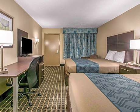 2 Queen Beds, Smoking