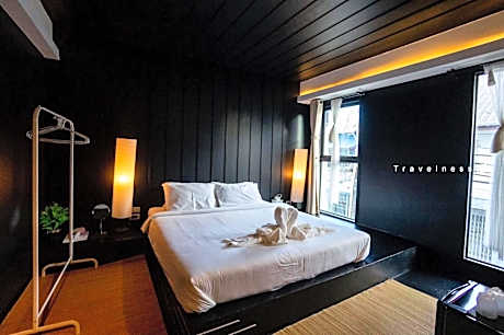 Deluxe Double Room with Private Bathroom