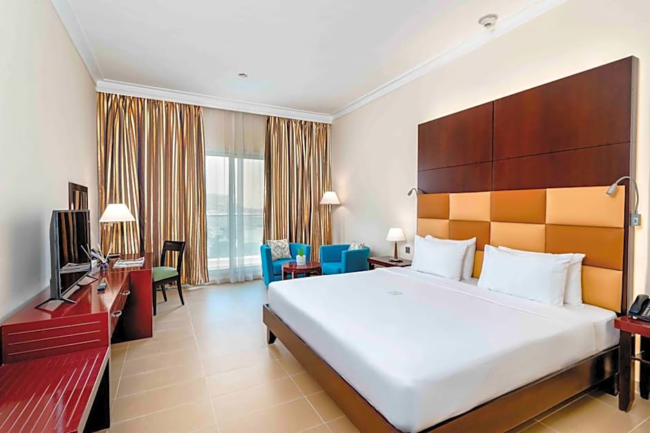 Photo 1 of 6 of Deluxe 1 King Bed, City View