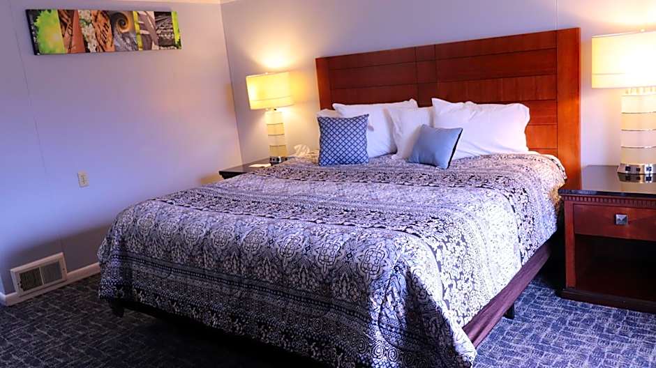 Copper Lantern Motor Lodge