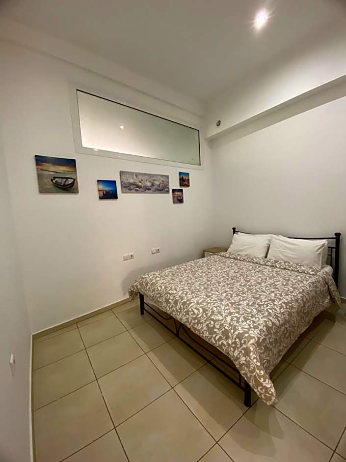 Corinth Beach Apartment and Hostel