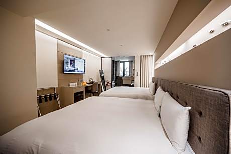 Deluxe Family Room