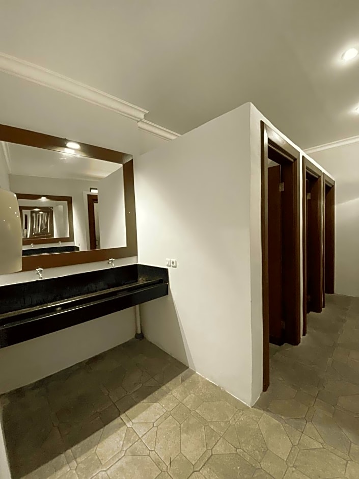 Mirah Hostel Legian