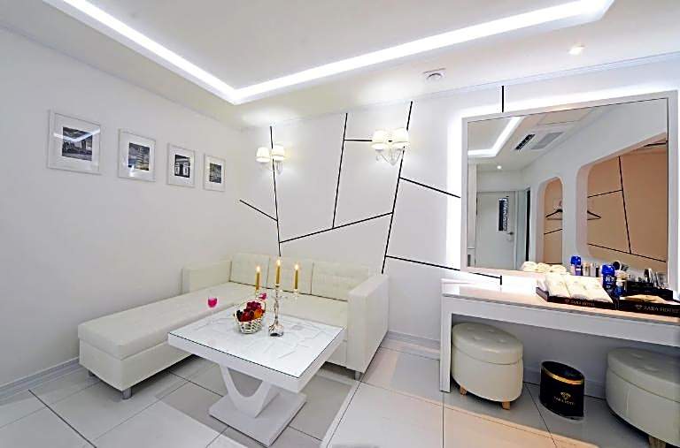 Zara Hotel Peace Square