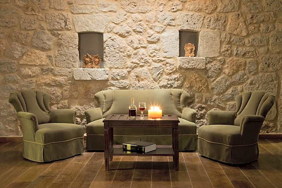 Ellinon Thea Arachova