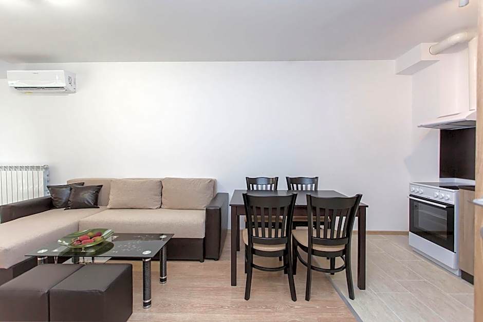 Modern and Bright Apartments near Center - FREE PARKING