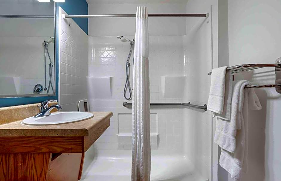 Extended Stay America Select Suites - Cleveland - Airport