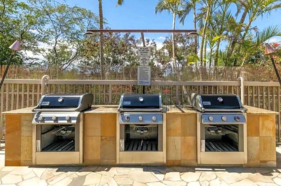 Prime Location! Walk to Beach, Shops & Dining!