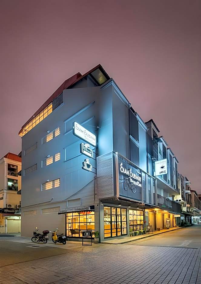 Siam Subway Hostel and Cafe