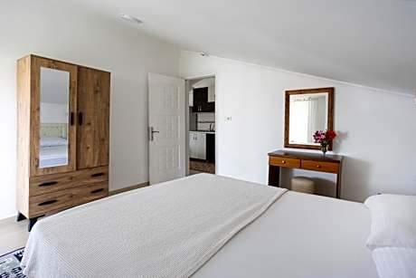 Terrace Apartment with Garden View