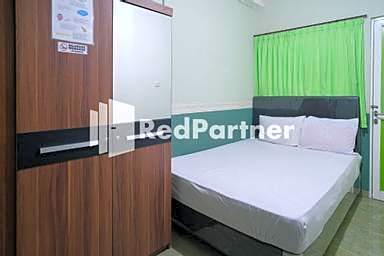 Pondok Hijau Syariah Mitra RedDoorz @ Citraland Surabaya