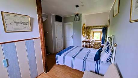 Family Room (2 Adults + 2 Children)