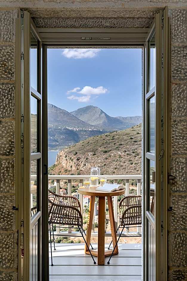 Trapela Limeni Luxury Suites