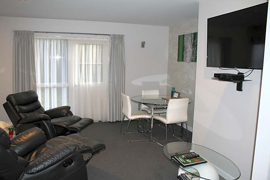 Birchwood Manor Motel