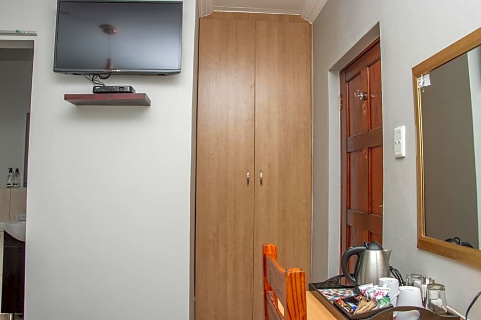 Woodpecker's Inn Guest House