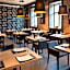Qbatura Cafe & Hotel