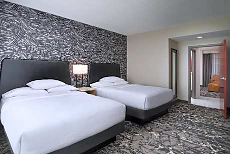 Two-Room Queen Suite with Two Queen Beds and Bath Tub - Disability Access