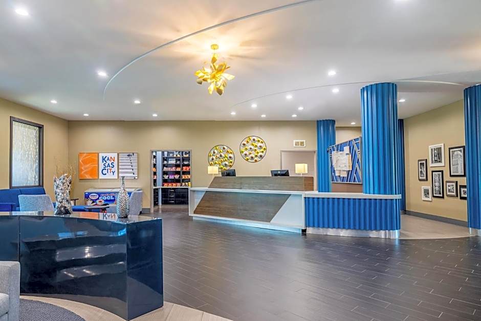 Holiday Inn Express & Suites Kansas City Airport By IHG