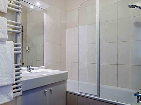 Apartment with One Double Bed