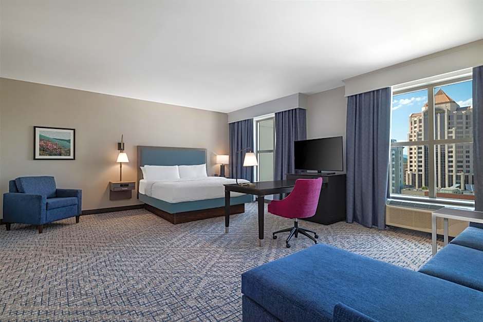 Hampton Inn & Suites Roanoke Downtown