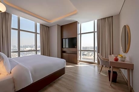 Deluxe Suite View, Panaromic city view, 1 king bed