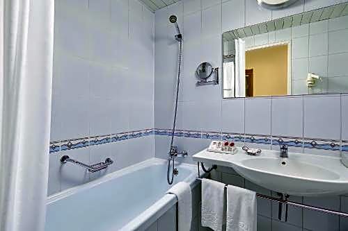 Photo 1 of 6 of Standard Twin Room