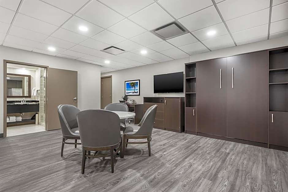 Best Western Plus Port O'Call Hotel
