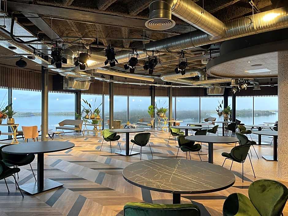 Waterfront Southport Hotel