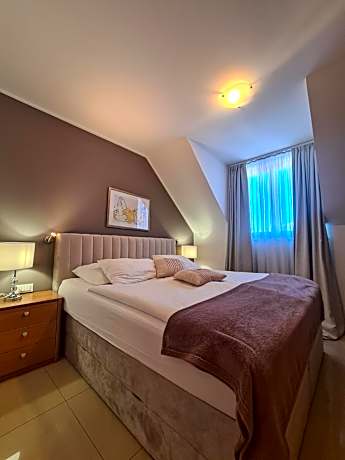 One-Bedroom Apartment with Castle View