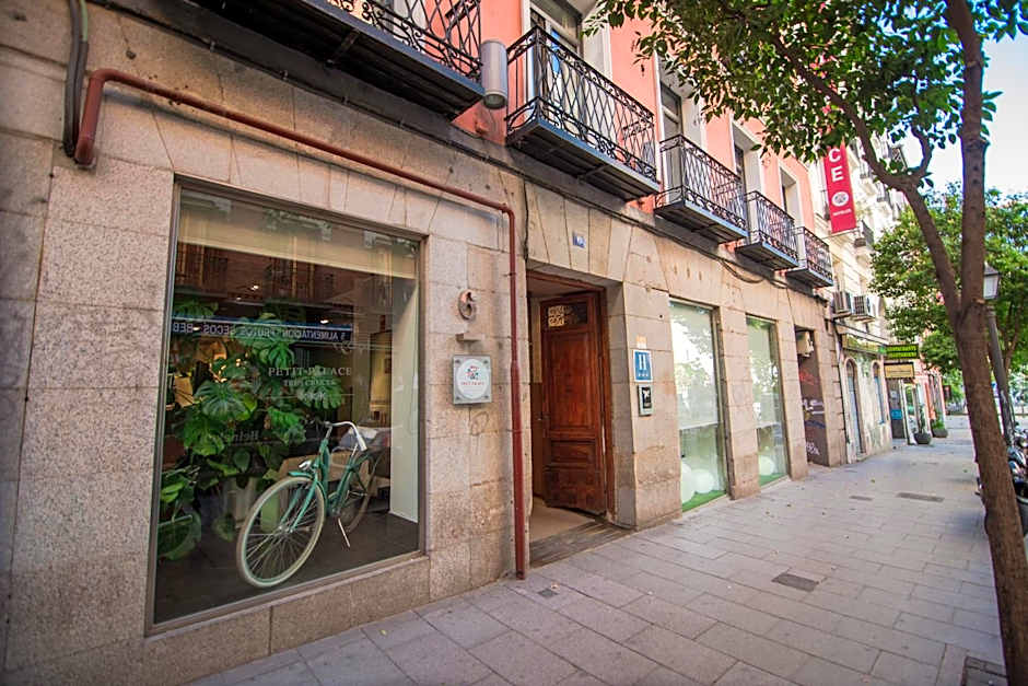 Petit Palace Tres Cruces