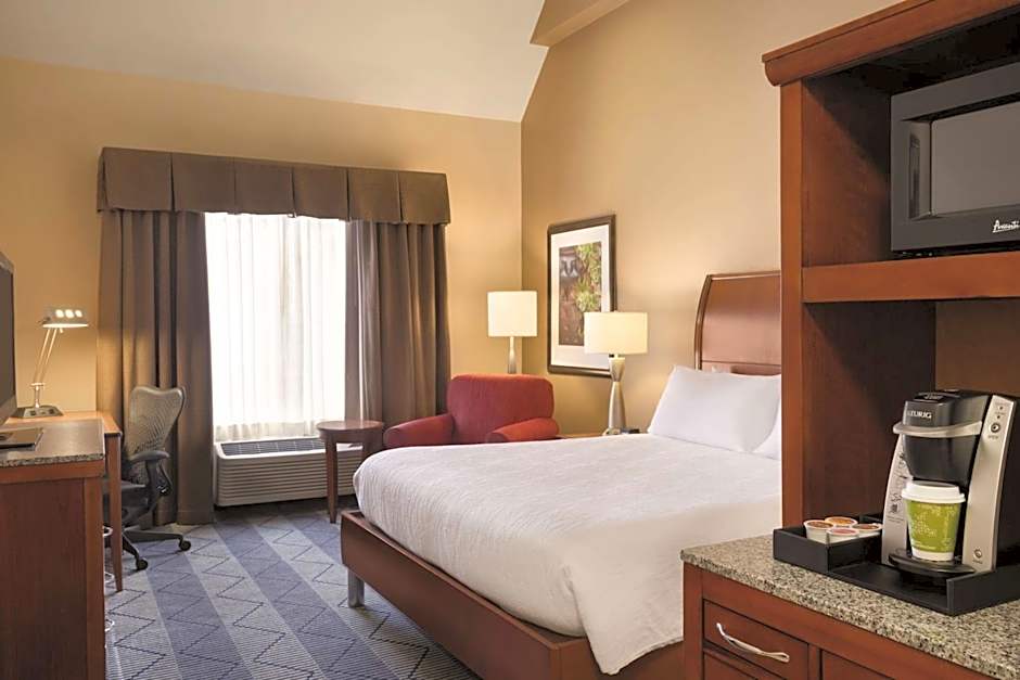 Photo 1 of 3 of Deluxe 1 King Bed