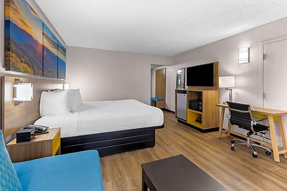 Days Inn by Wyndham Clayton