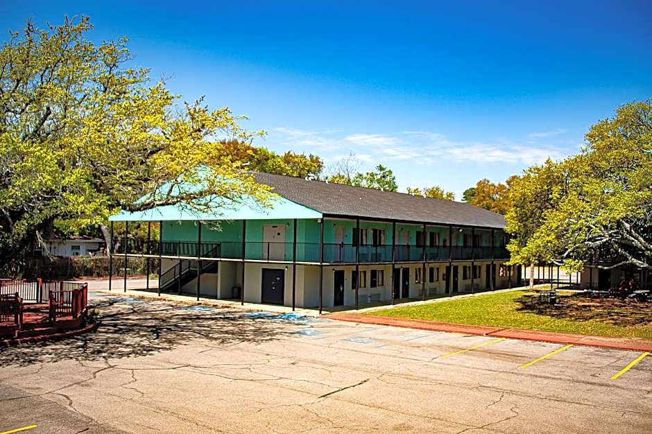 Super 8 by Wyndham Biloxi