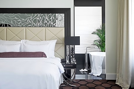 Junior Suite, 1 Bedroom, Non Smoking (1 King Bed)