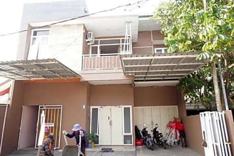 SPOT ON 93611 Kost Pak Suyatno Syariah 2