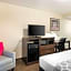 Downtown Hollywood Gardens Inn & Suites