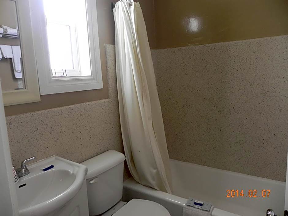 Cardinal Court Motel