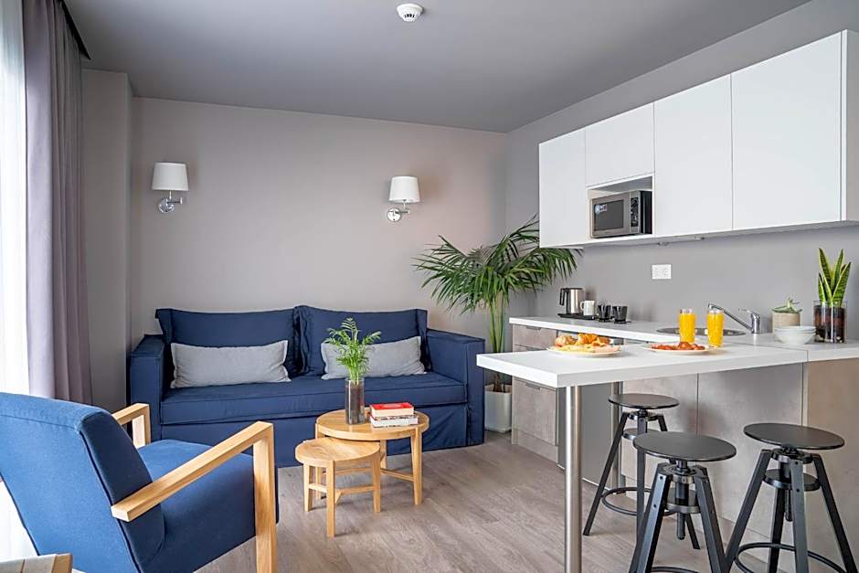 CHROMA FASHION ROOMS & APARTMENTS