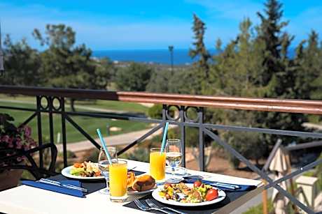 Korineum Golf & Beach Resort - Alojamientos en KYRENIA