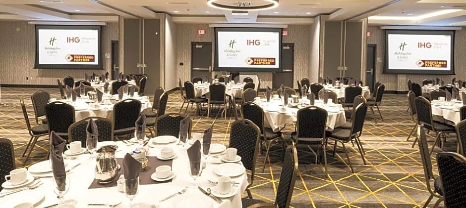 Holiday Inn & Suites - Detroit - Troy, an IHG Hotel