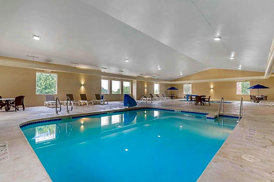 Comfort Suites Lake Geneva East