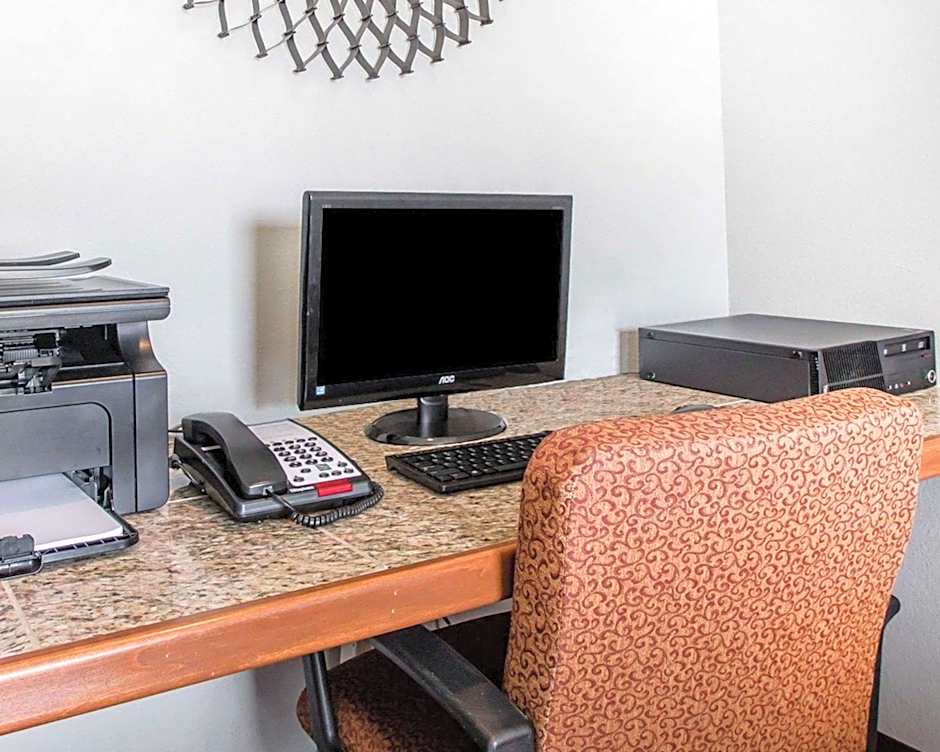 Quality Inn US65 & E Battlefield Rd Springfield