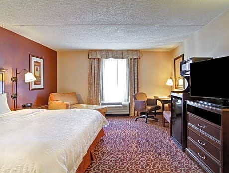 1 King Accessible Rm W/ Roll-in Shower Nosmok