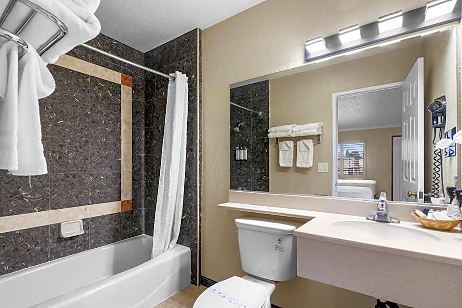 Santa Clarita Motel - Near six Flags Magic Mountain - Valencia