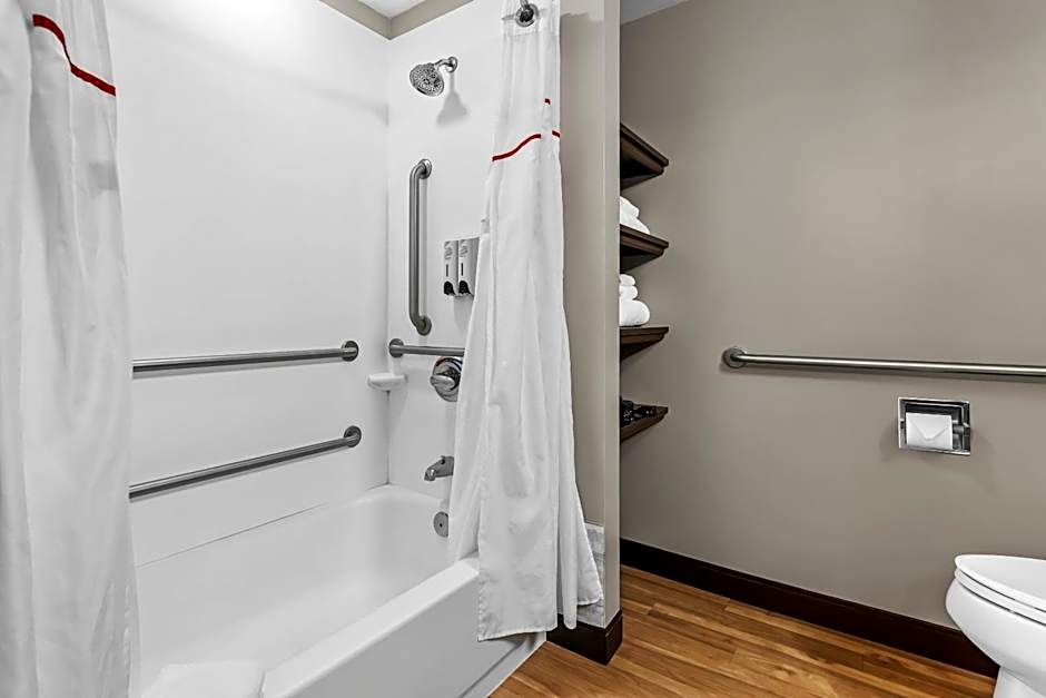 Red Roof Plus+ & Suites Malone