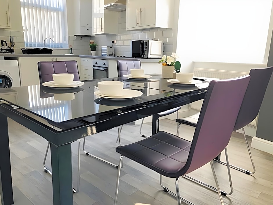 Townhouse @ 51 Balfour St -Stoke