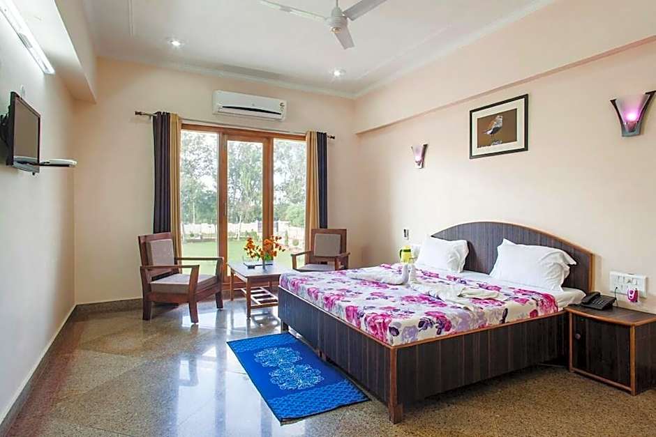 Geetanjali Hotel & Motel