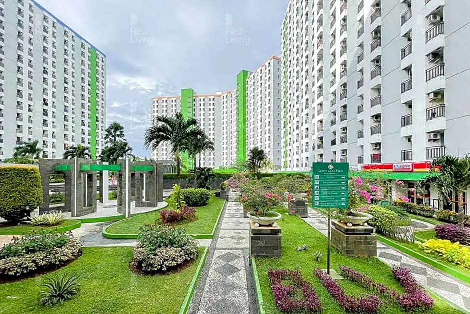 RedLiving Apartemen Green Lake View Ciputat - Hanna Property Tower B