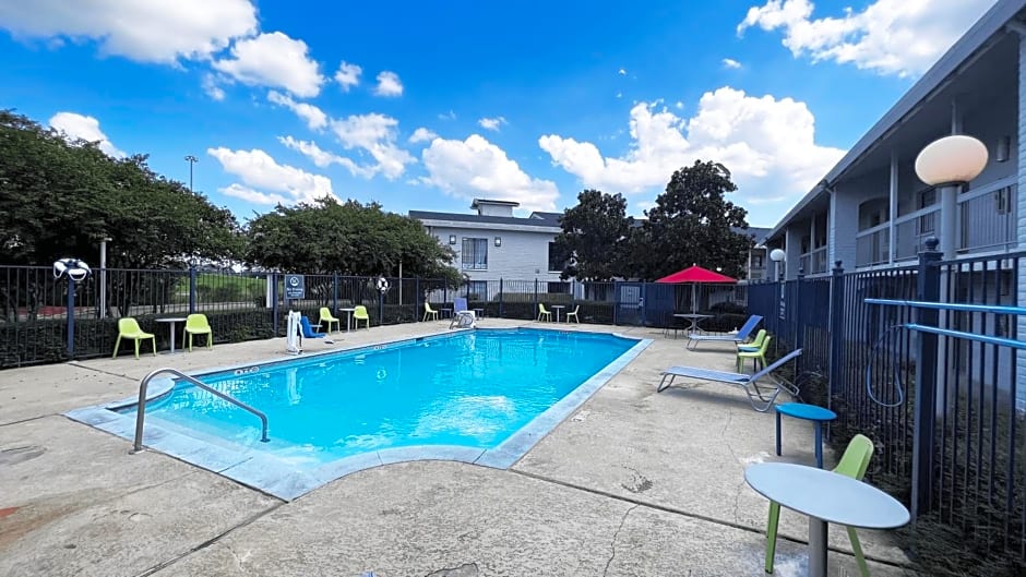 Days Inn by Wyndham Sulphur West