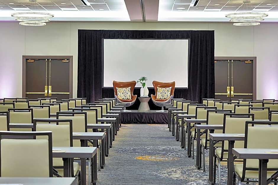 Renaissance Chicago Glenview Suites Hotel